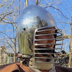 Alaxandair wearing his shiny helmet.